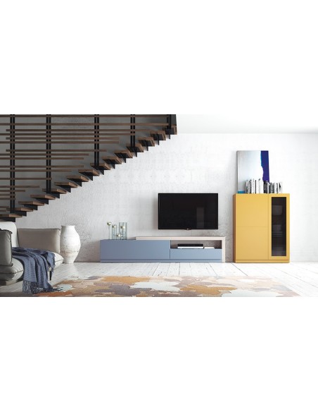 Salón Oslo 5 de Costera Mobles, con módulos con zócalo, sobre-tapa y contenedor con zócalo con puerta de cristal