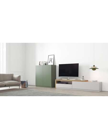 Vista en ambiente del Salón Oslo de Costera Mobles, con módulos con zócalo y sobre-tapa