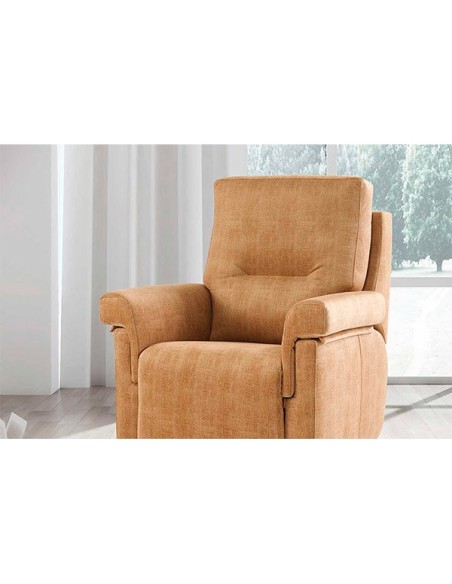 Modelo de sillón tapizado en tela de calidad