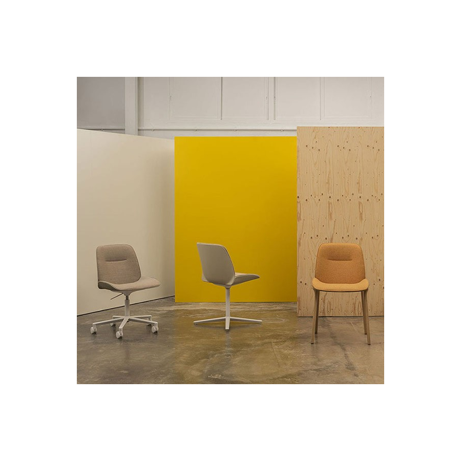 Colección de sillas Nuez de la firma Andreu World en Muebles Lara