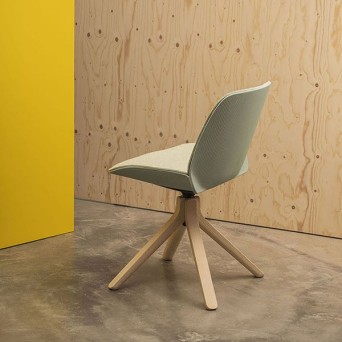 Silla de comedor Nuez modelo 2789 de Andreu World 2