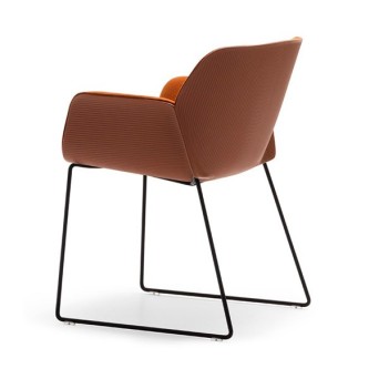 Silla Nuez modelo 2783 de la firma nacional Andreu World 2