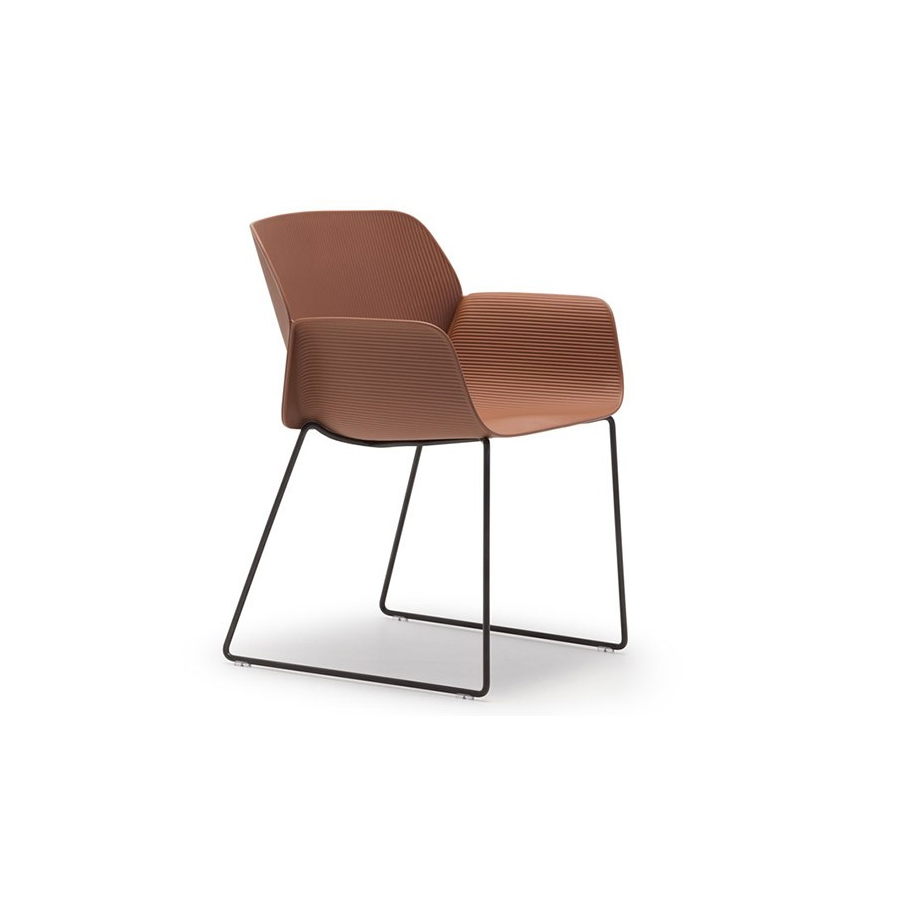 Silla Nuez modelo 2783 de la firma nacional Andreu World