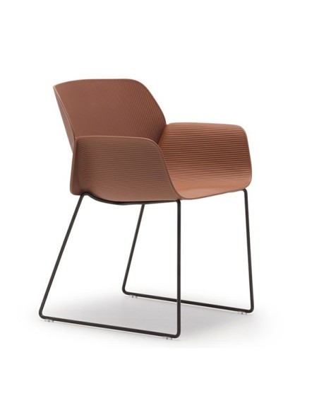 Silla Nuez modelo 2783 de la firma nacional Andreu World