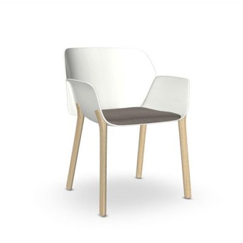 Silla de polipropileno fabricada con termo polímero reciclado