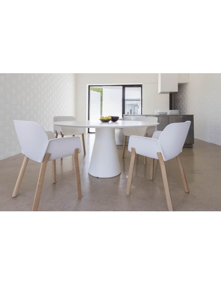 Silla de comedor con estructura de madera maciza de fresno y carcasa de termopolímero