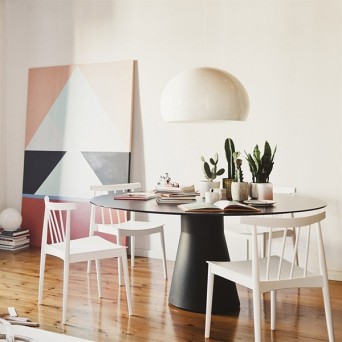 Silla Smile de Andreu World con estructura en madera maciza 2
