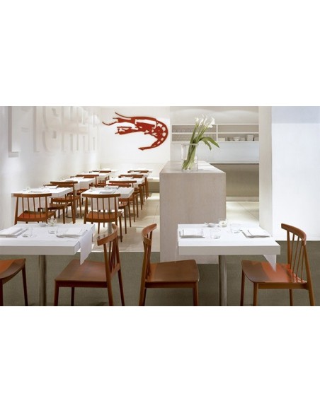 Modelo de sillas para restauración disponibles en diferentes acabados