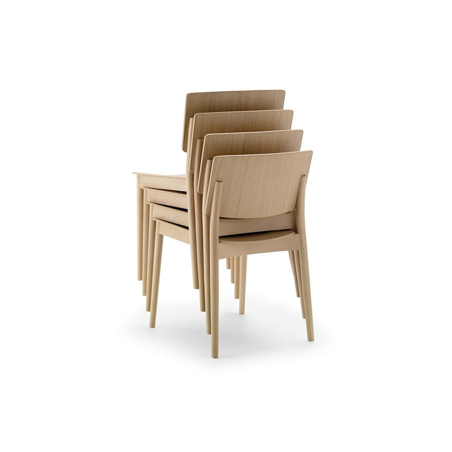 Silla de roble apilable de Andreu World