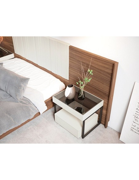 Detalle mesita dormitorio Legan 126