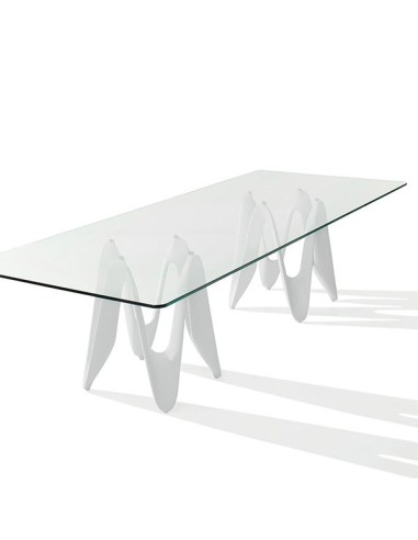 Mesa de comedor con estructura de corian blanco