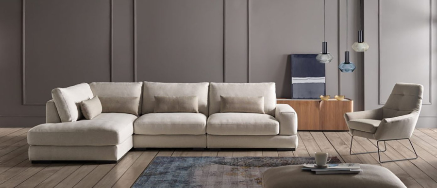 Chaiselongue construido en 4 módulos con tapizado de tela y sin arcón.