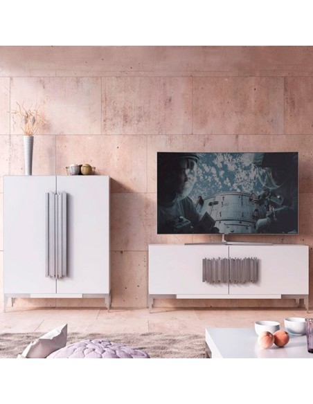 Salón MX18, de Franco Furniture, lacado en blanco mate y detalles en plata vieja