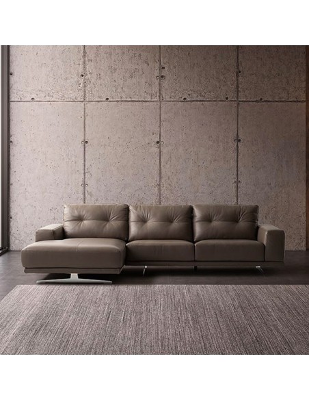Chaiselongue Claudio diseñada por Polo Divani con estructura en madera.