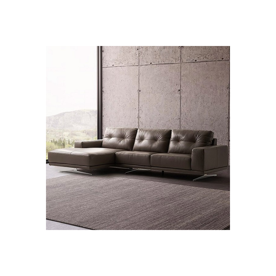 Chaiselongue Claudio tapizado en piel.