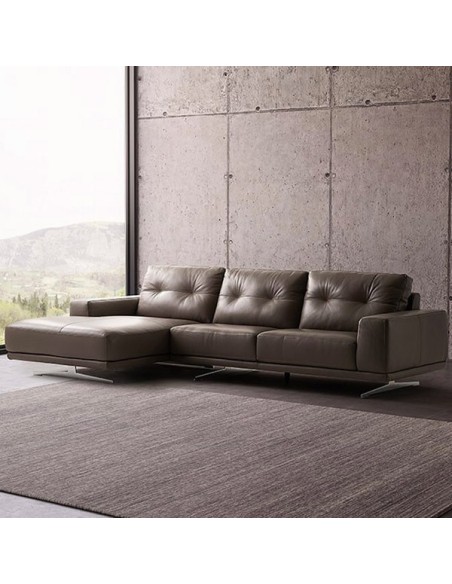 Chaiselongue Claudio tapizado en piel.