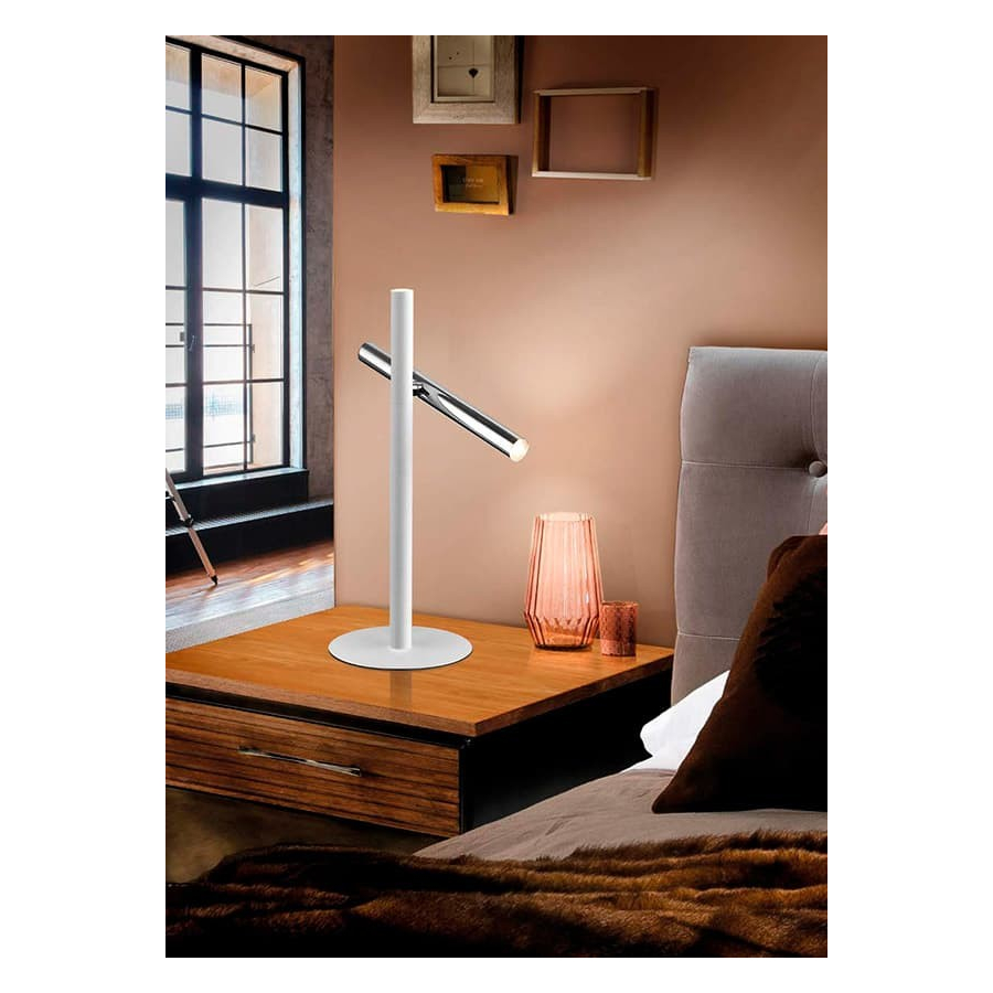 Lámpara de mesa de metal