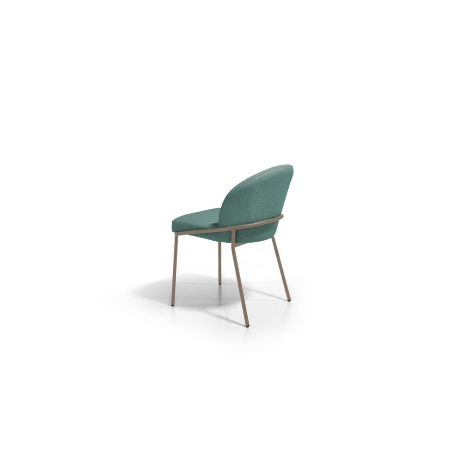 silla de comedor con patas metálicas