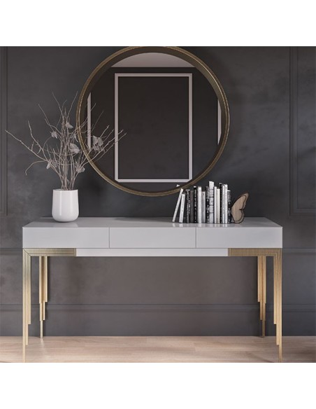 Recibidor de la firma Franco Furniture con detalles en oro viejo