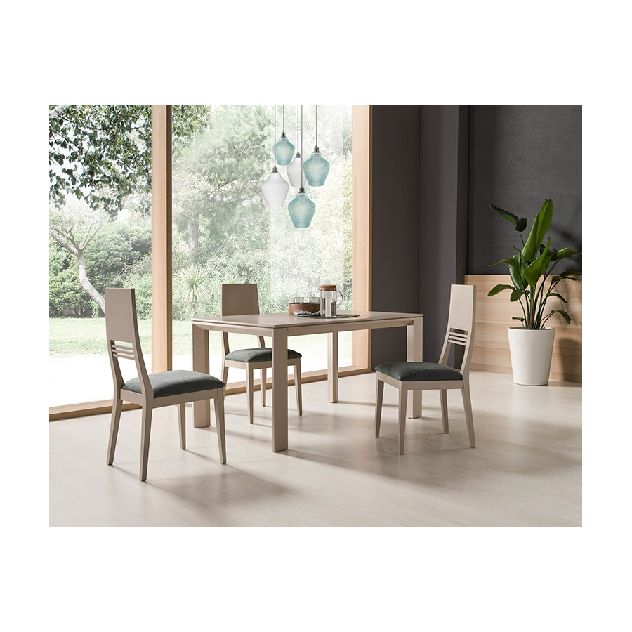 Mesa de comedor barnizada o lacada