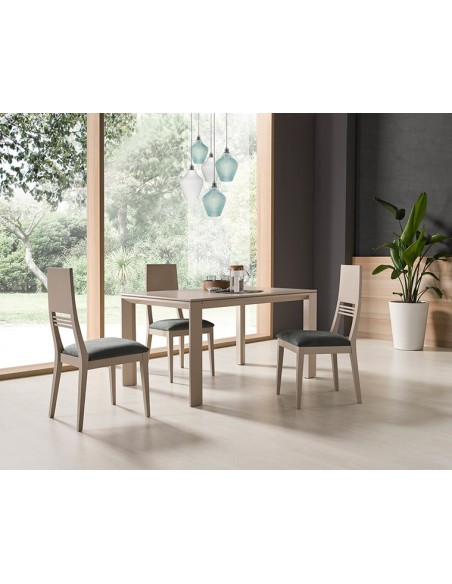 Mesa de comedor barnizada o lacada