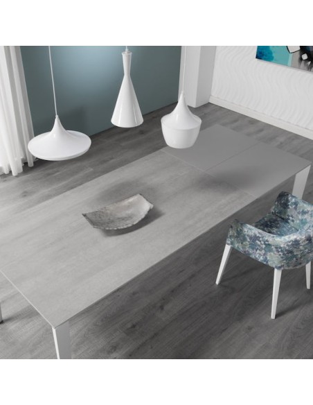 Mesa extensible de comedor con acabado de madera estilo nórdico