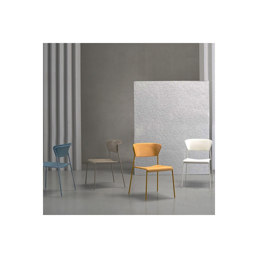 Silla moderna lisa Tecno para interior o exterior