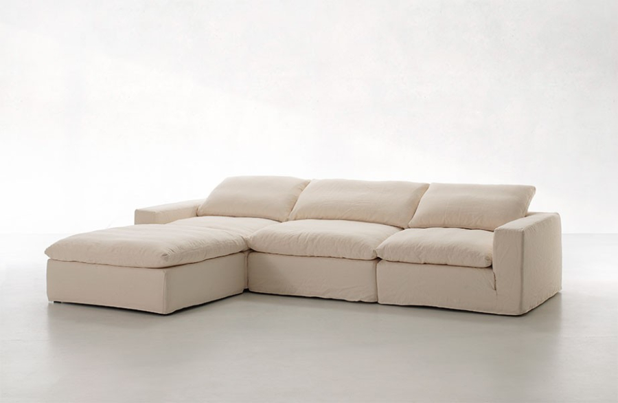 Sofá con chaiselongue disponible a tapizar en diferentes telas