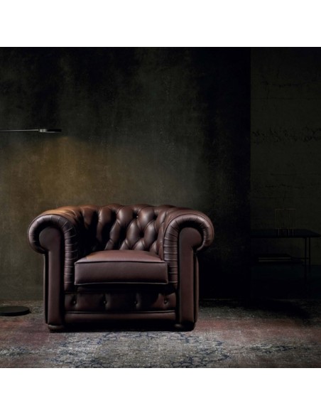 Sillón Chester tapizado en piel con capitoné