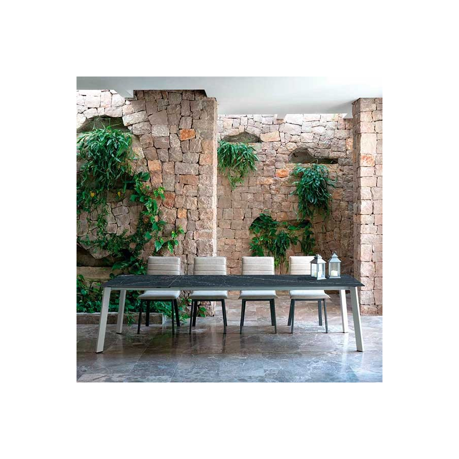 Mesa ext. History tapa en dekton
