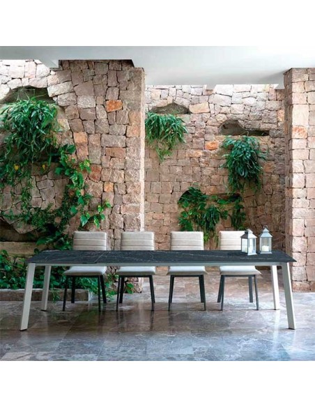 Mesa ext. History tapa en dekton
