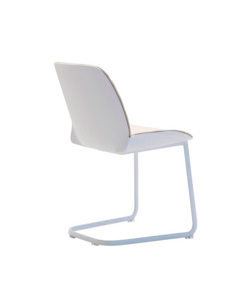 Silla modelo Nuez con pata en voladizo de aluminio