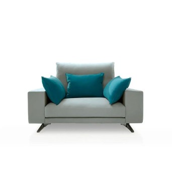 Sillón Arcos de Torresol con patas metálicas, tapizado en color gris y cojines azul turquesa.