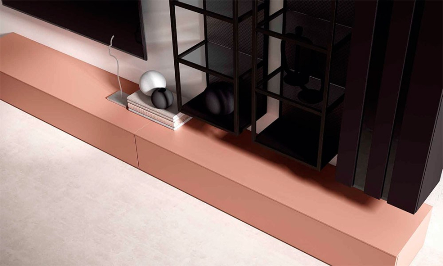 Detalle de los módulos bajos con cajón y de los módulos diáfanos colgados del Salón Nexa C214 de Mesegue