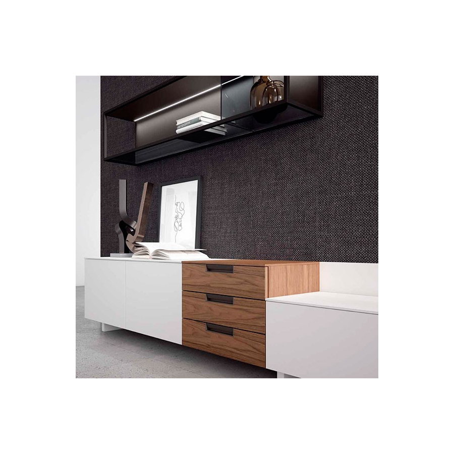 Detalle de los módulos bajos con patas de madera blancas del Salón Nexa C217 de Mesegue