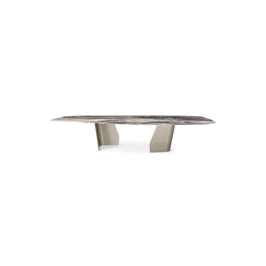 Mesa de comedor de grandes dimensiones de diseño italiano