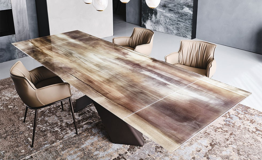 Mesa de diseño italiano con tapa de vidrio dibujada