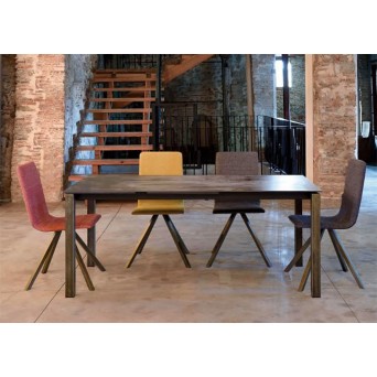 Mesa Alison con tapa porcelánica disponible en Muebles Lara 2