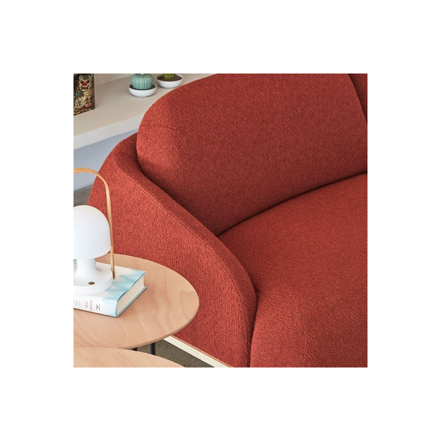 Sofá Bolero Capdell con patas de madera
