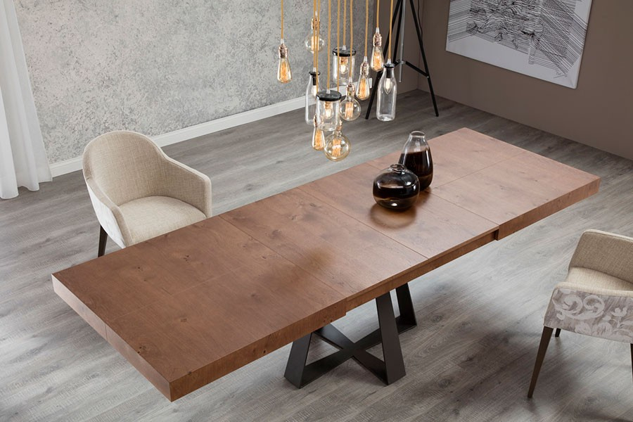 Mesa de comedor con tapa en chapa de madera natural