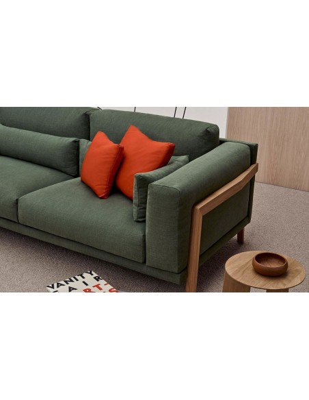 Sofá Time fabricado con bastidor de madera