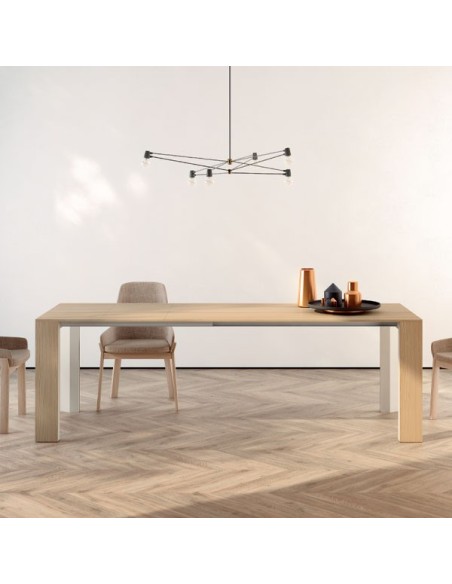 Mesa de comedor en chapa de madera