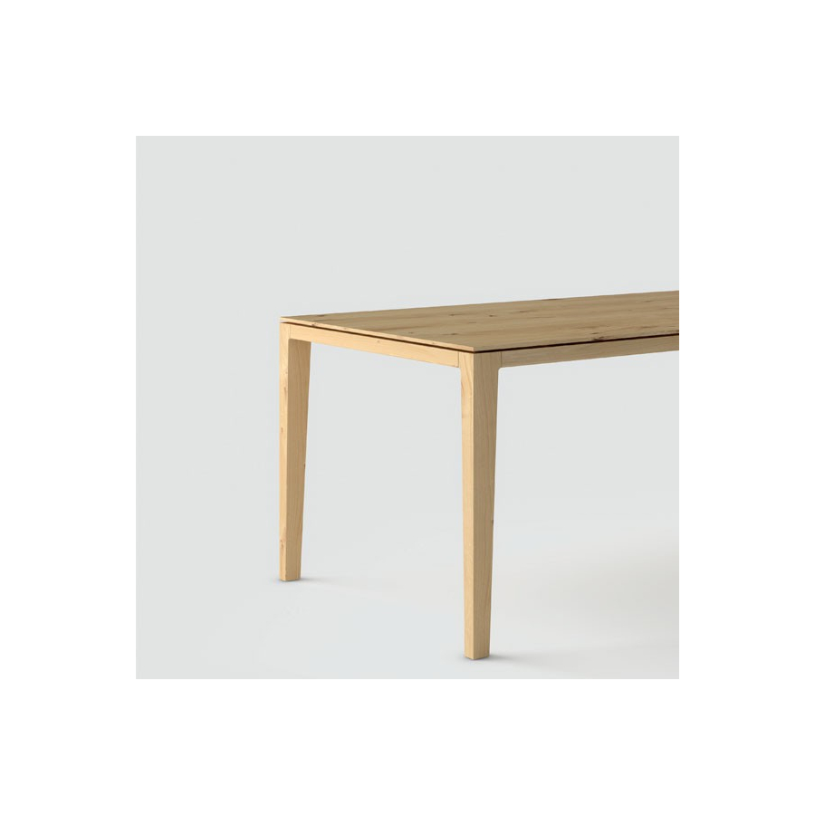 Mesa Taga fabricada en chapa natural