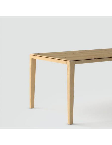 Mesa Taga fabricada en chapa natural