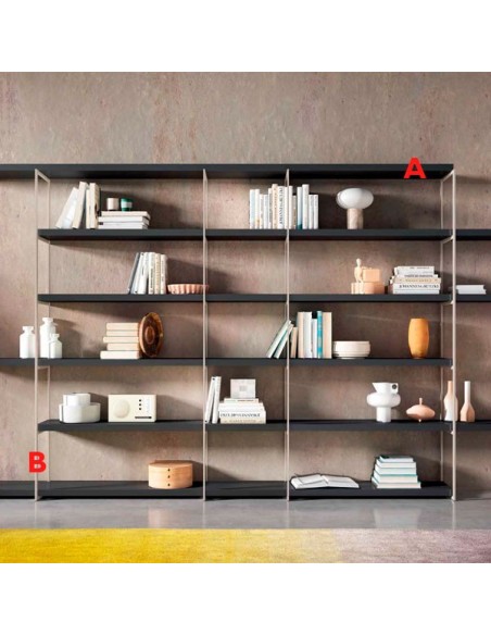 Librería con estructura metálica y estantes lacados