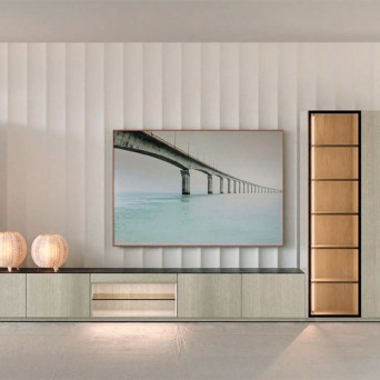 Salón One 2, de P. Espejo, en chapa de madera natural y con tapa porcelánica.