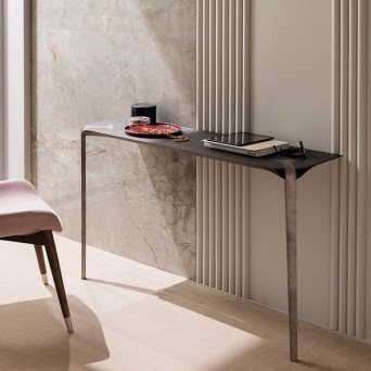 Consola Lio de Altacorte, fabricada en madera maciza y base metálica