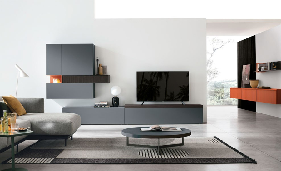 Vista en ambiente del Salón Atlante de diseño italiano, con varios módulos, a suelo y colgados a pared.