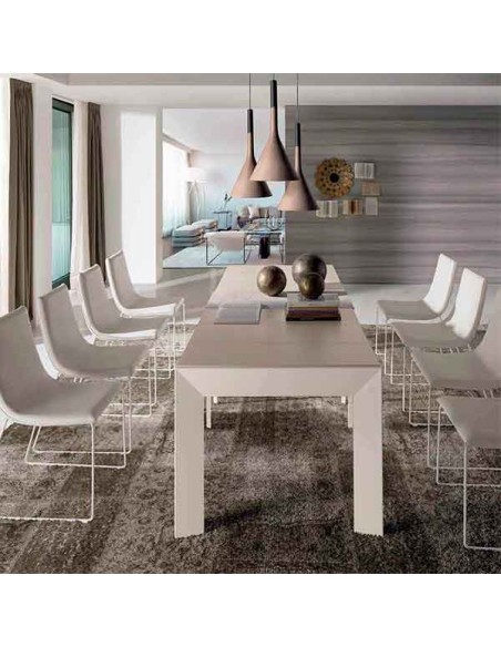 Vista en ambiente de comedor de la Consola ext. Voila de Ramiro Tarazona convertida en mesa
