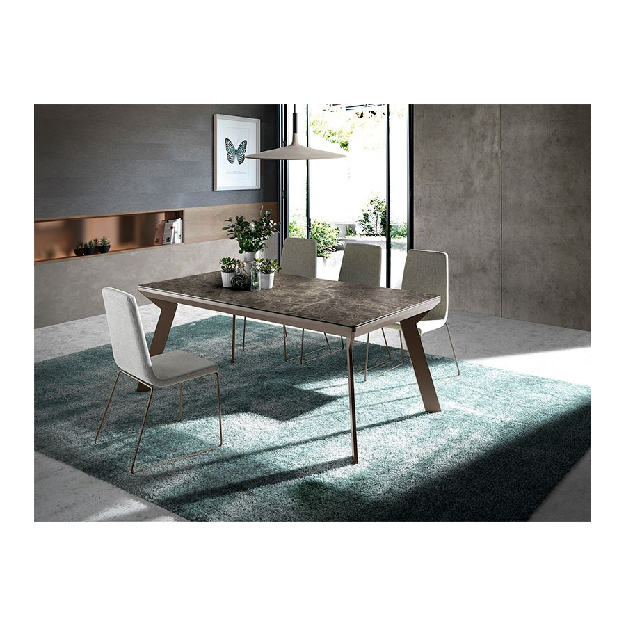 Mesa de comedor en tapa cerámica